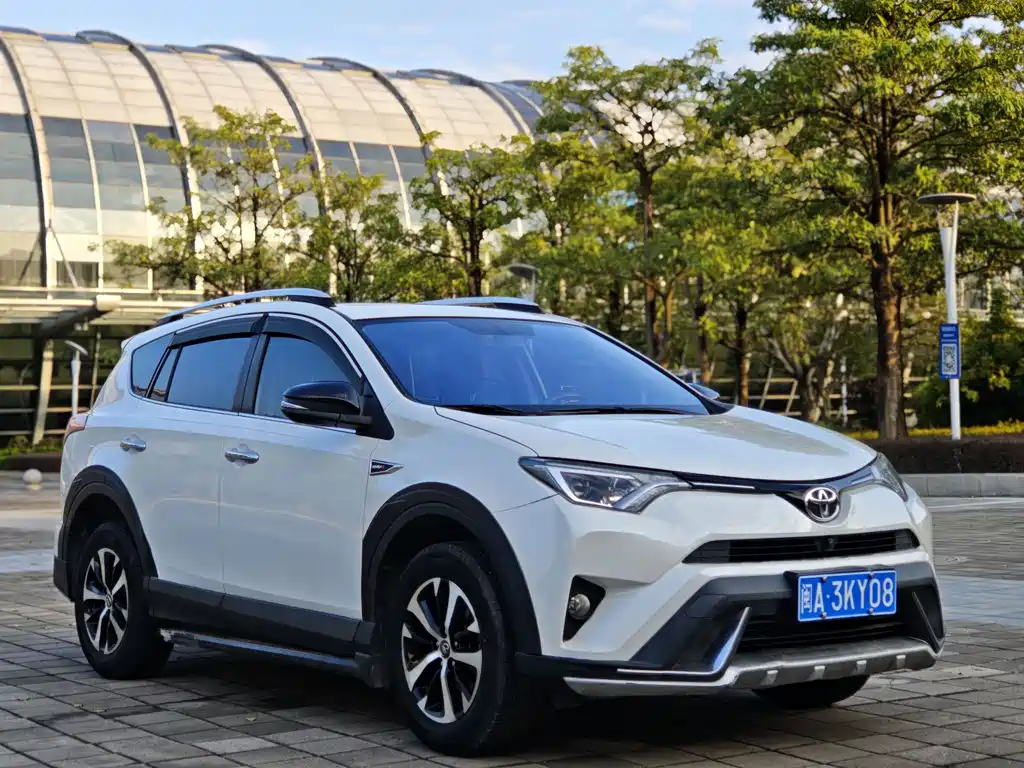 Toyota RAV4 2018 2.0L CVT 2WD Fashion X Edition 2018 - thumbnail 3