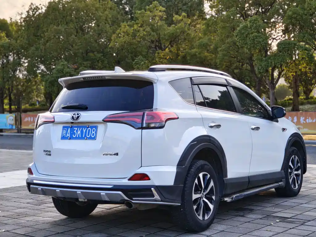 Toyota RAV4 2018 2.0L CVT 2WD Fashion X Edition 2018 - thumbnail 4