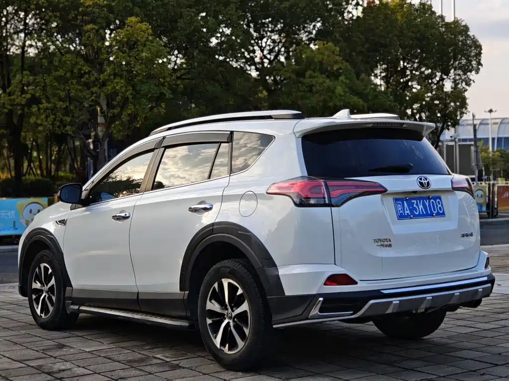 Toyota RAV4 2018 2.0L CVT 2WD Fashion X Edition 2018 - thumbnail 6