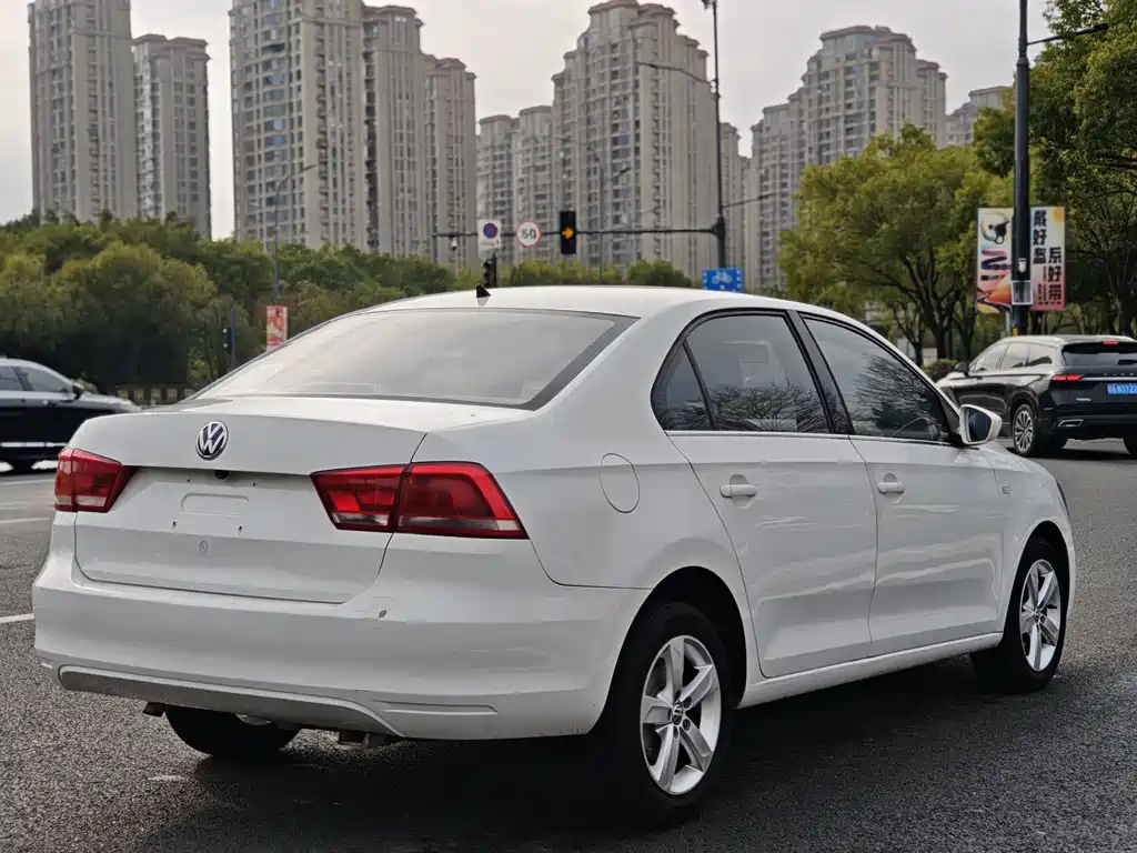 Volkswagen Volkswagen Santana 2015 1.6L Automatic Comfort Edition 2014 - thumbnail 4