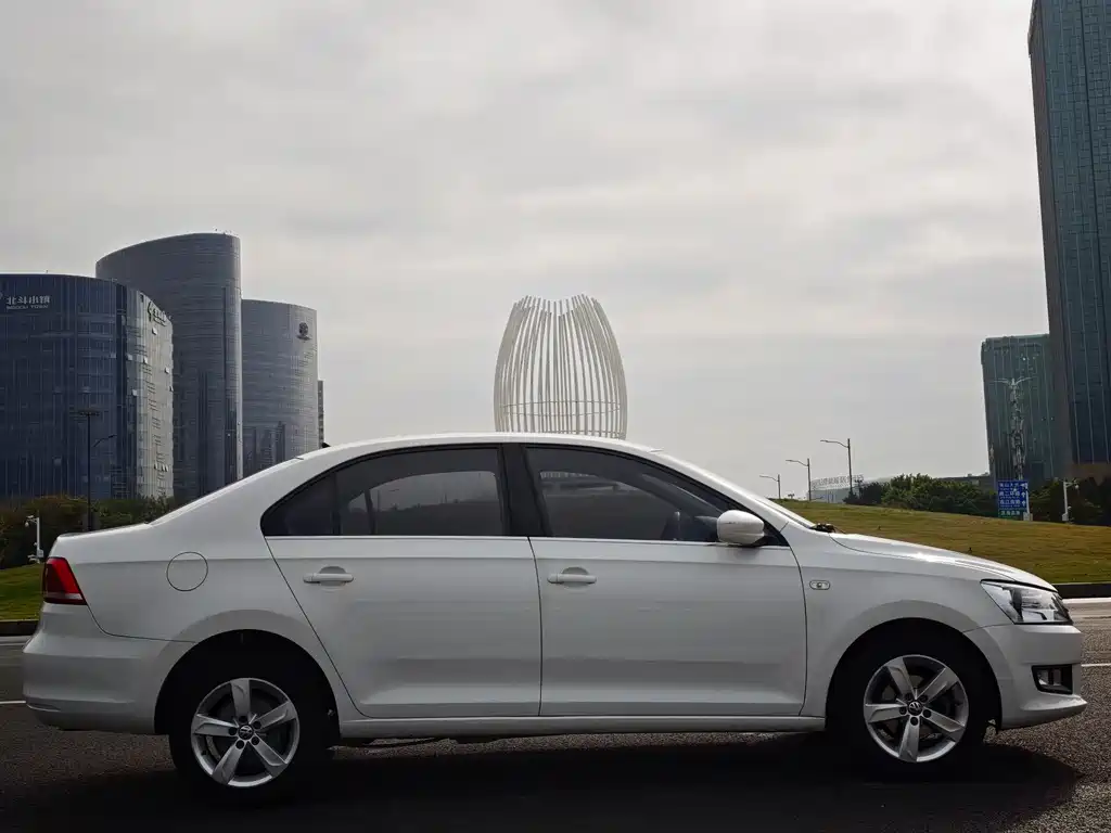 Volkswagen Volkswagen Santana 2015 1.6L Automatic Comfort Edition 2014 - thumbnail 10