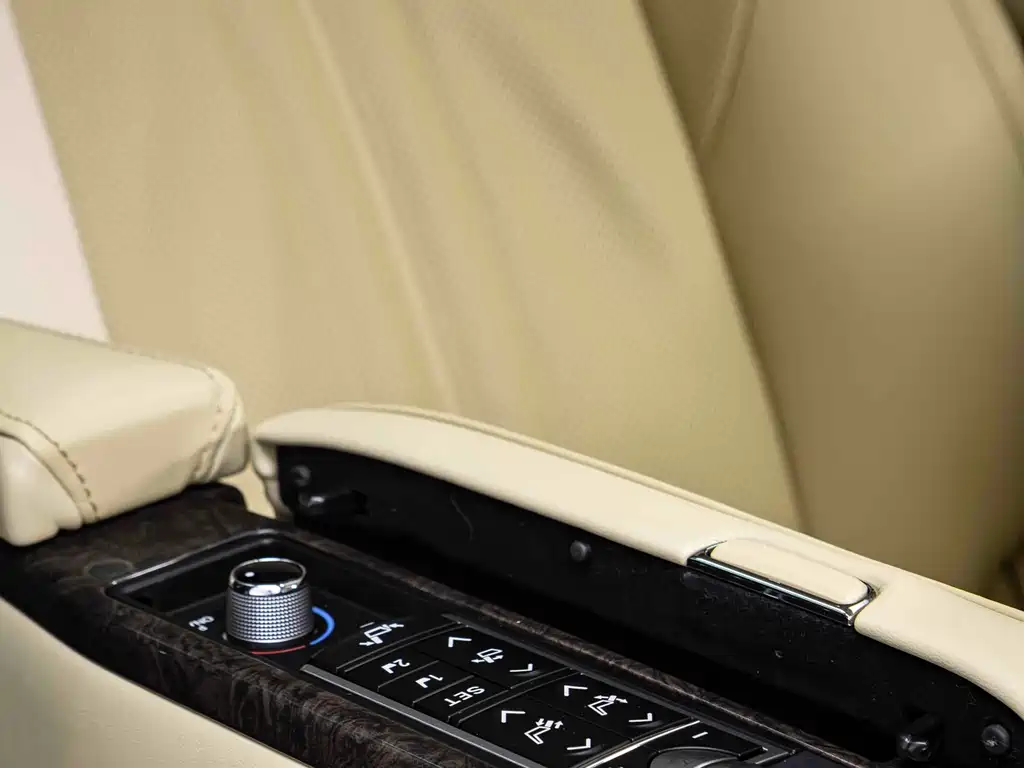 Toyota Alphard 2021 Crown Hybrid 2.5L HV Luxury Version 2021 - thumbnail 16