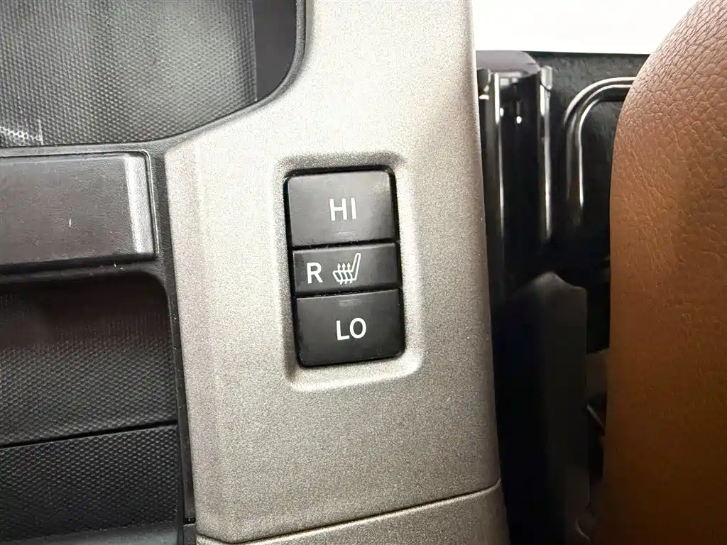 Toyota Toyota Sequoia 2015 5.7L US Specification 2017 - thumbnail 16