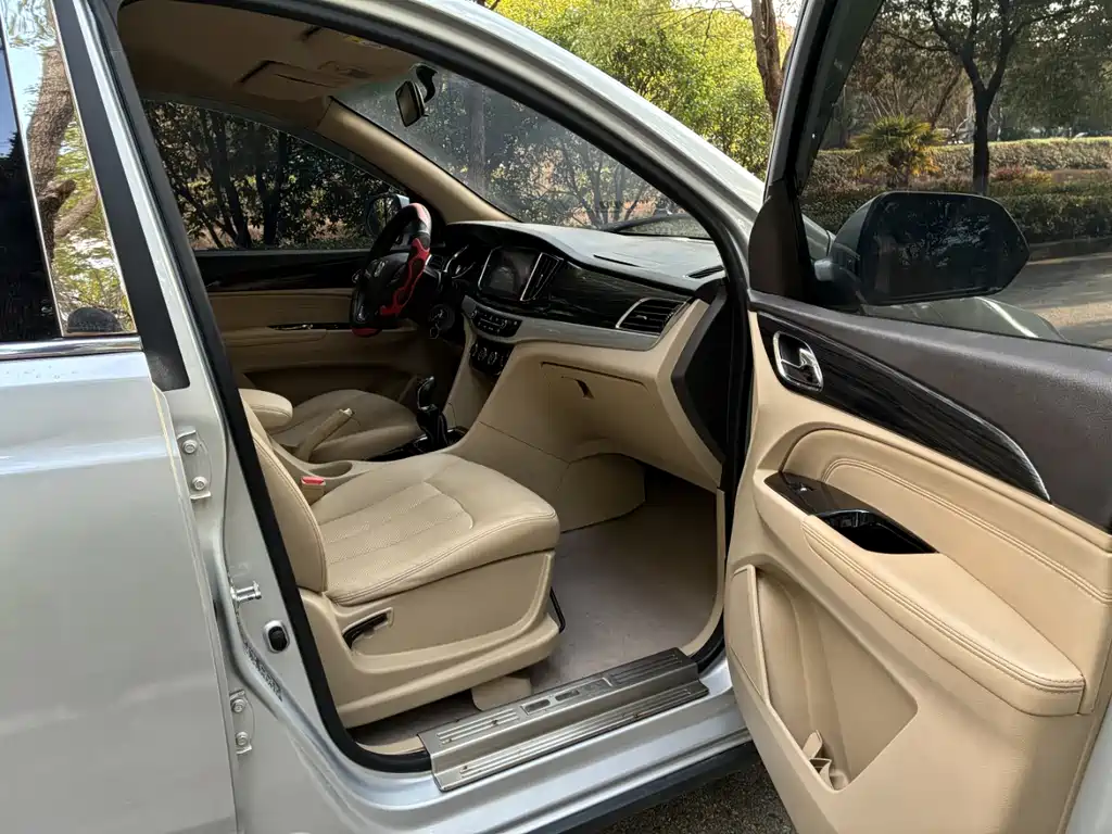 Baojun Baojun 730 2016 1.5L Manual Comfort 7-seater China V 2016 - thumbnail 6