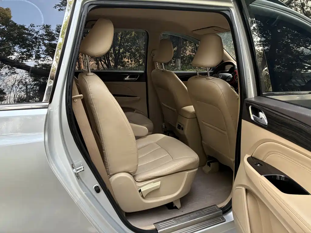 Baojun Baojun 730 2016 1.5L Manual Comfort 7-seater China V 2016 - thumbnail 8