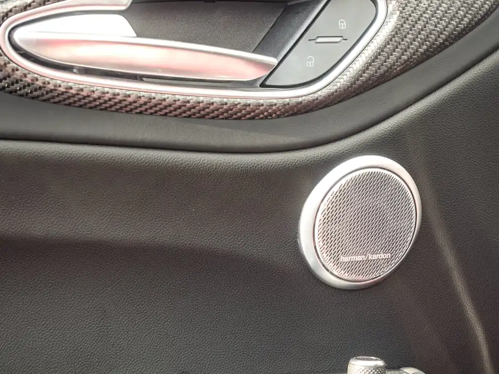 Alfa Romeo Alfa Romeo Giulia 2023 2.9T V6 520HP Quadrifoglio 2025 - thumbnail 7