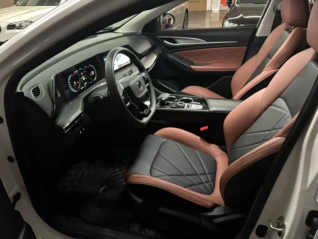 Changan Yidong 2023 Plus Blue Whale NE 1.4T GDI DCT Premium Edition 2024 - thumbnail 4