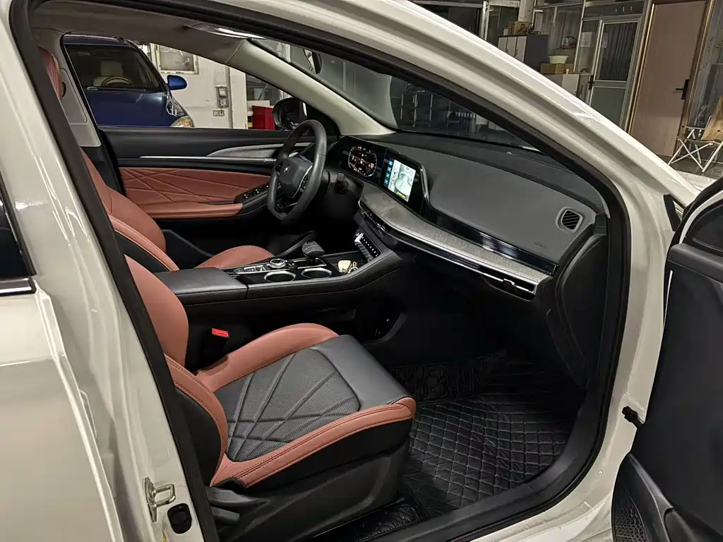 Changan Yidong 2023 Plus Blue Whale NE 1.4T GDI DCT Premium Edition 2024 - thumbnail 7