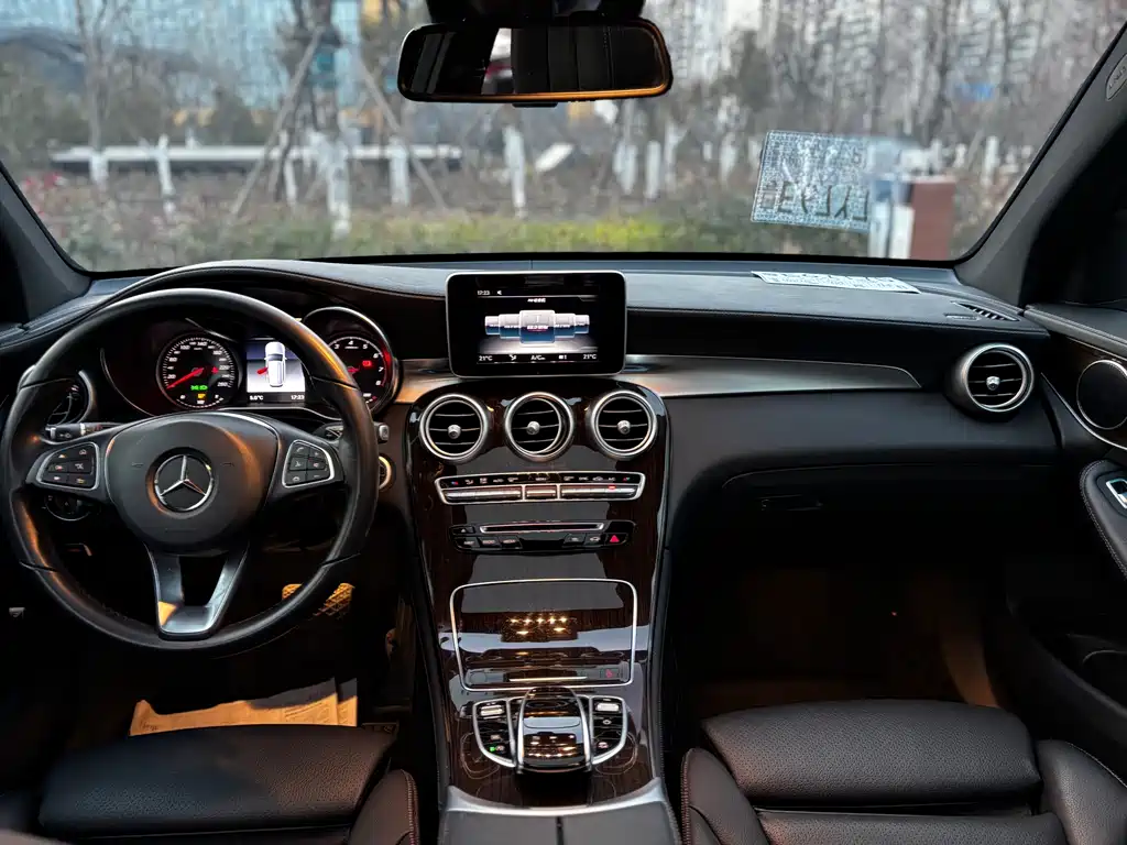 Mercedes-Benz Mercedes-Benz GLC 2019 GLC 260 L 4MATIC Luxury 2019 - thumbnail 5