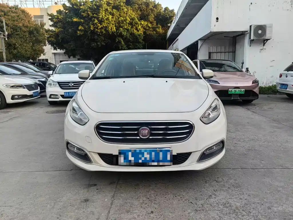 Fiat Fiat Viaggio 2013 1.4T Anniversary Edition 2013 - thumbnail 2