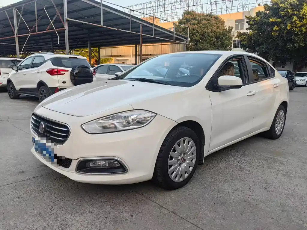 Fiat Fiat Viaggio 2013 1.4T Anniversary Edition 2013 - thumbnail 3