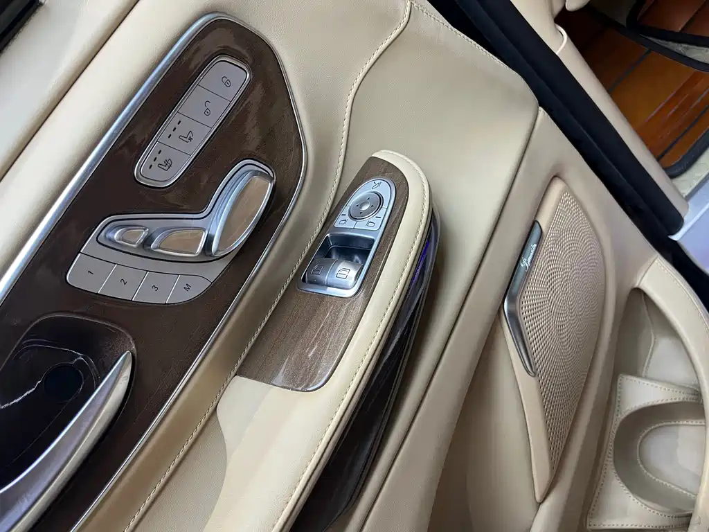 Mercedes-Benz Mercedes-Benz V-Class 2021 V 260 L Long Wheelbase Premium Edition 2022 - thumbnail 11