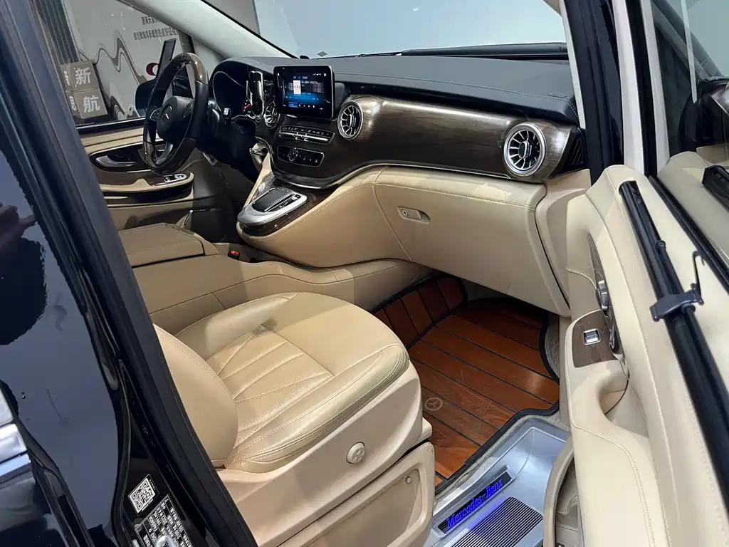 Mercedes-Benz Mercedes-Benz V-Class 2021 V 260 L Long Wheelbase Premium Edition 2022 - thumbnail 15