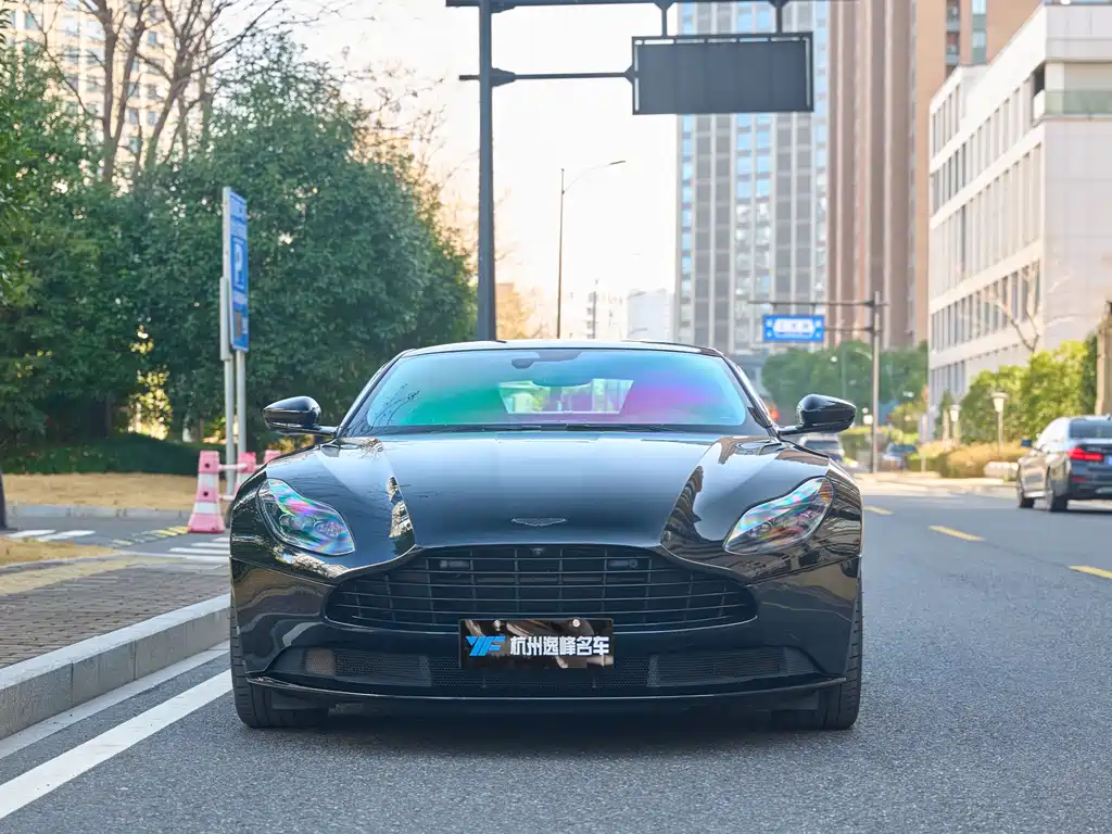 Aston Martin Aston Martin DB11 2019 4.0T V8 Coupe 2021 - thumbnail 2