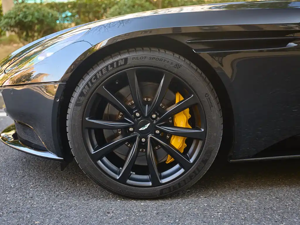 Aston Martin Aston Martin DB11 2019 4.0T V8 Coupe 2021 - thumbnail 4