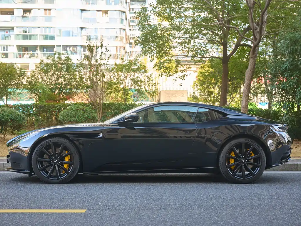 Aston Martin Aston Martin DB11 2019 4.0T V8 Coupe 2021 - thumbnail 6