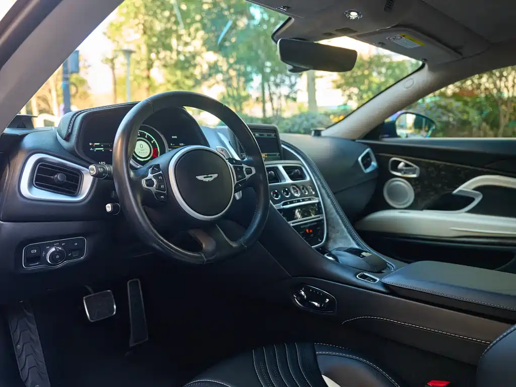 Aston Martin Aston Martin DB11 2019 4.0T V8 Coupe 2021 - thumbnail 12