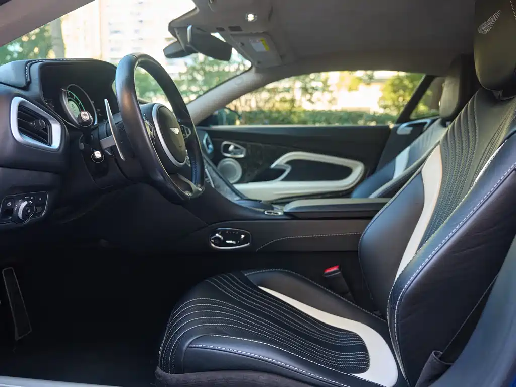 Aston Martin Aston Martin DB11 2019 4.0T V8 Coupe 2021 - thumbnail 13