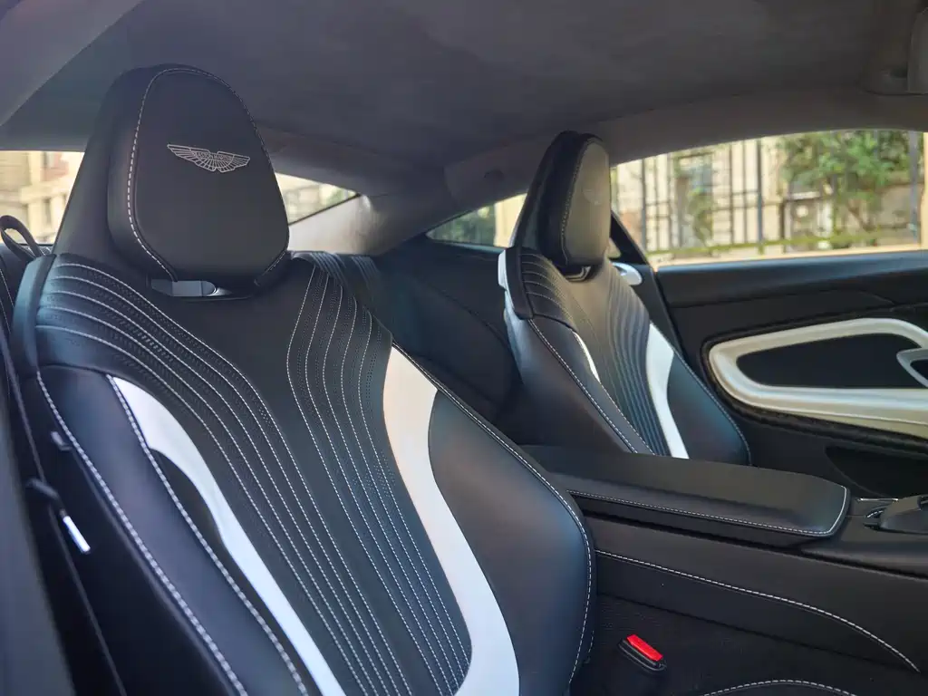 Aston Martin Aston Martin DB11 2019 4.0T V8 Coupe 2021 - thumbnail 15