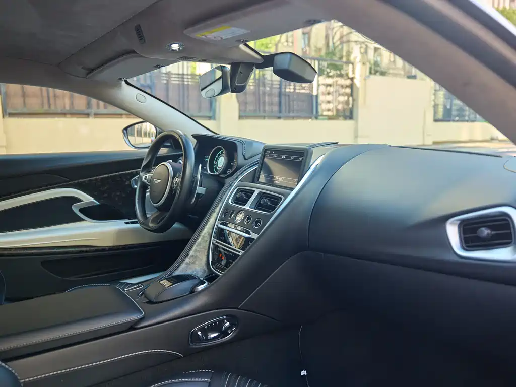 Aston Martin Aston Martin DB11 2019 4.0T V8 Coupe 2021 - thumbnail 18