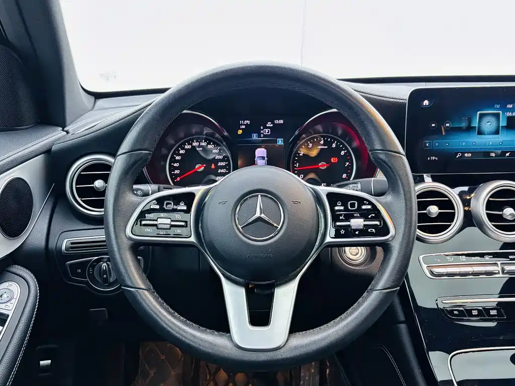 Mercedes-Benz Mercedes-Benz GLC 2020 GLC 260 L 4MATIC Dynamic Model 2020 - thumbnail 10