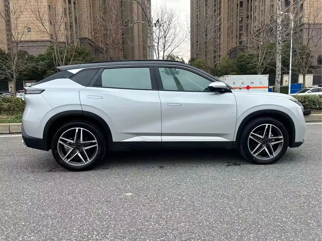 Dongfeng Fengshen HAO HAN 2023 DH-i 1.5T Prestige Edition 2023 - thumbnail 4