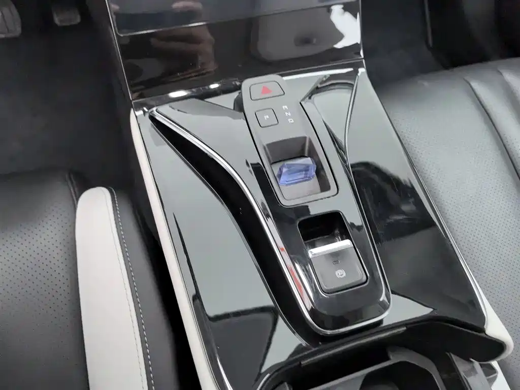 Dongfeng Fengshen HAO HAN 2023 DH-i 1.5T Premium Edition 2023 - thumbnail 13