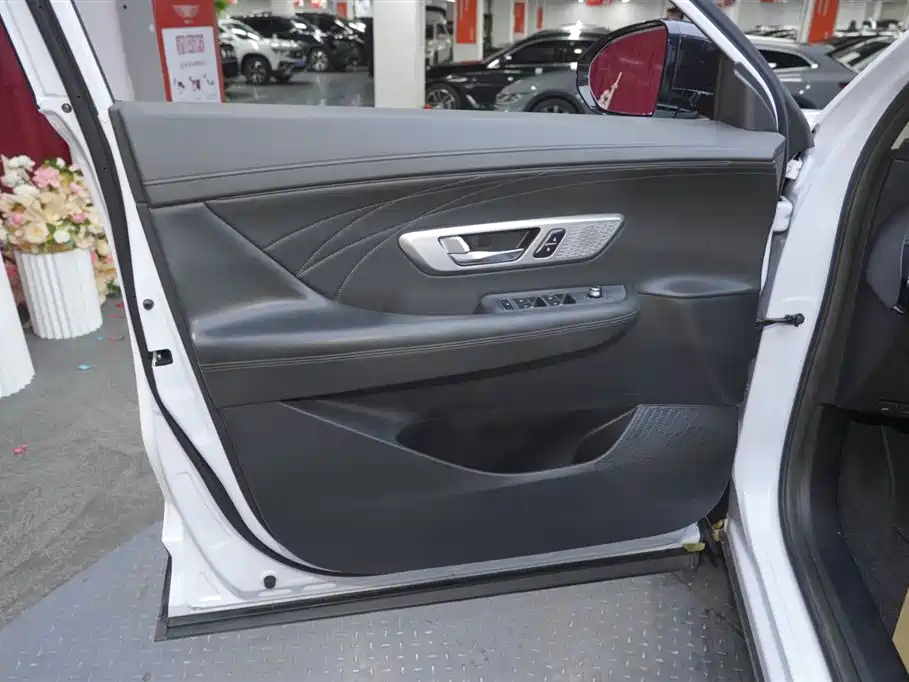Dongfeng Fengshen Haoji 2022 Mahle Hybrid 1.5T MHD Dream Edition 2023 - thumbnail 9