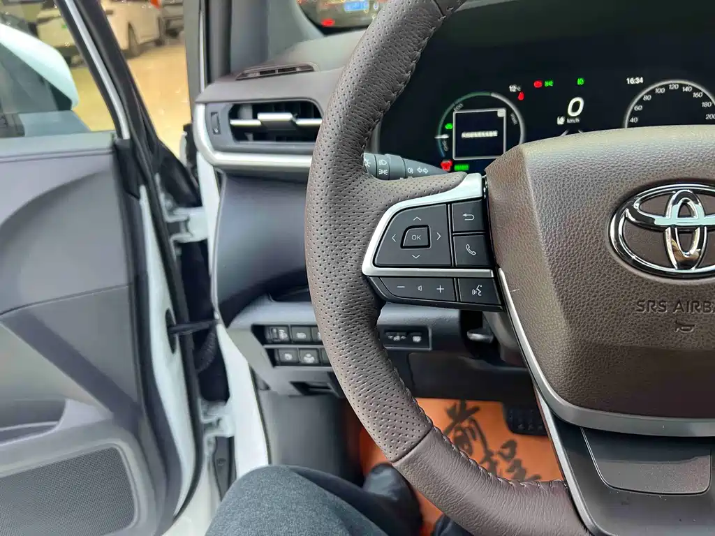 Toyota Toyota Granvia 2026 Model 2.5L Hybrid Premium PLUS AWD Version 2026 - thumbnail 13