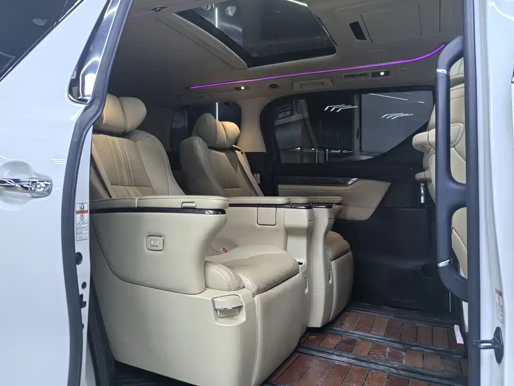 Toyota Alphard 2018 Model Year Facelift 3.5L Executive Version 2018 - thumbnail 8