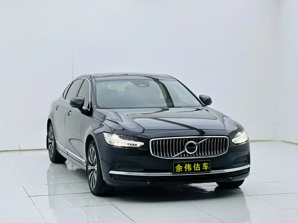 Volvo Volvo S90 2021 B5 Momentum Luxury Edition 2021 - thumbnail 3