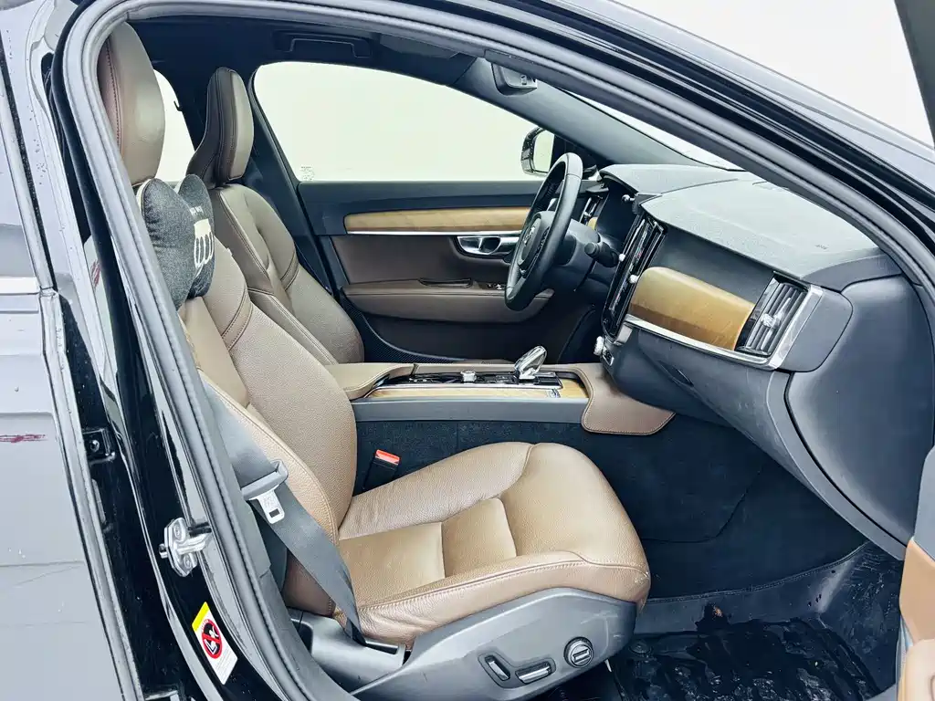 Volvo Volvo S90 2021 B5 Momentum Luxury Edition 2021 - thumbnail 5