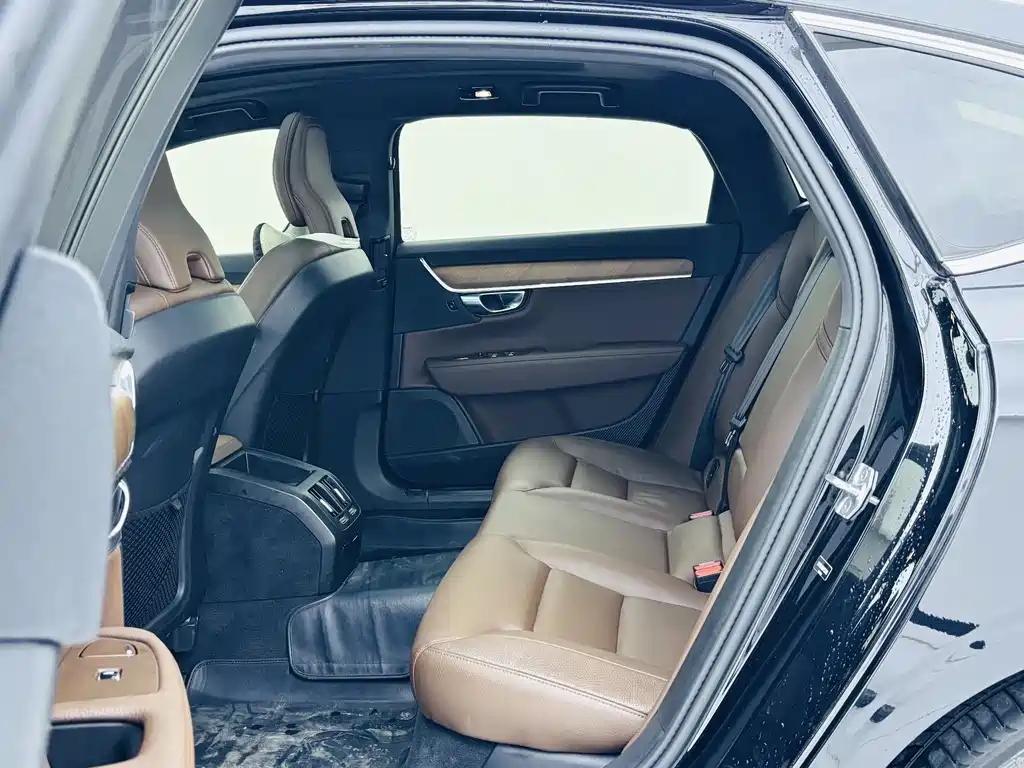 Volvo Volvo S90 2021 B5 Momentum Luxury Edition 2021 - thumbnail 6