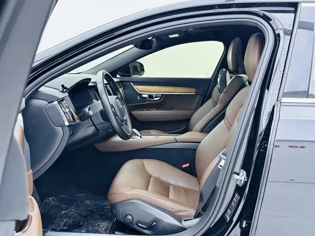 Volvo Volvo S90 2021 B5 Momentum Luxury Edition 2021 - thumbnail 10