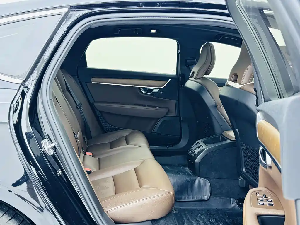 Volvo Volvo S90 2021 B5 Momentum Luxury Edition 2021 - thumbnail 15
