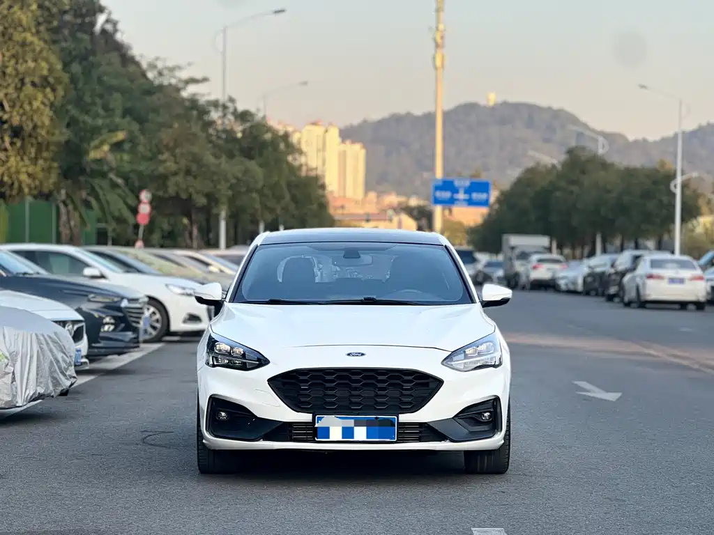 Ford Ford Focus 2021 Hatchback EcoBoost 180 Automatic ST Line 2022 - thumbnail 2