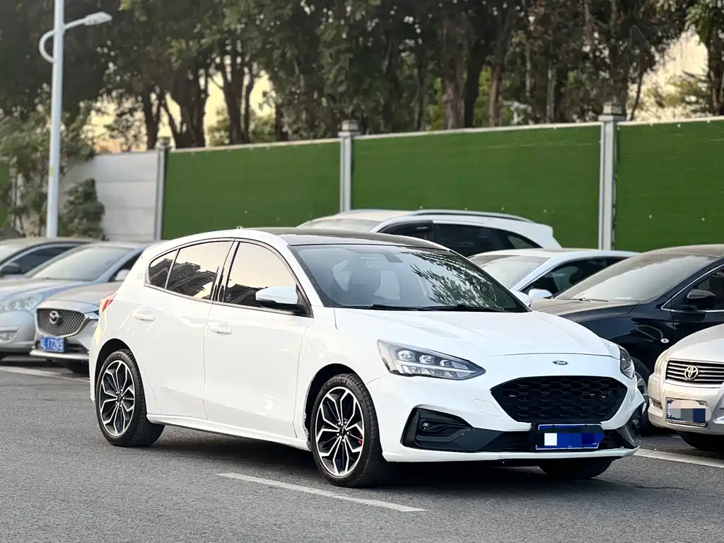 Ford Ford Focus 2021 Hatchback EcoBoost 180 Automatic ST Line 2022 - thumbnail 3