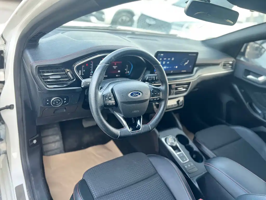 Ford Ford Focus 2021 Hatchback EcoBoost 180 Automatic ST Line 2022 - thumbnail 4