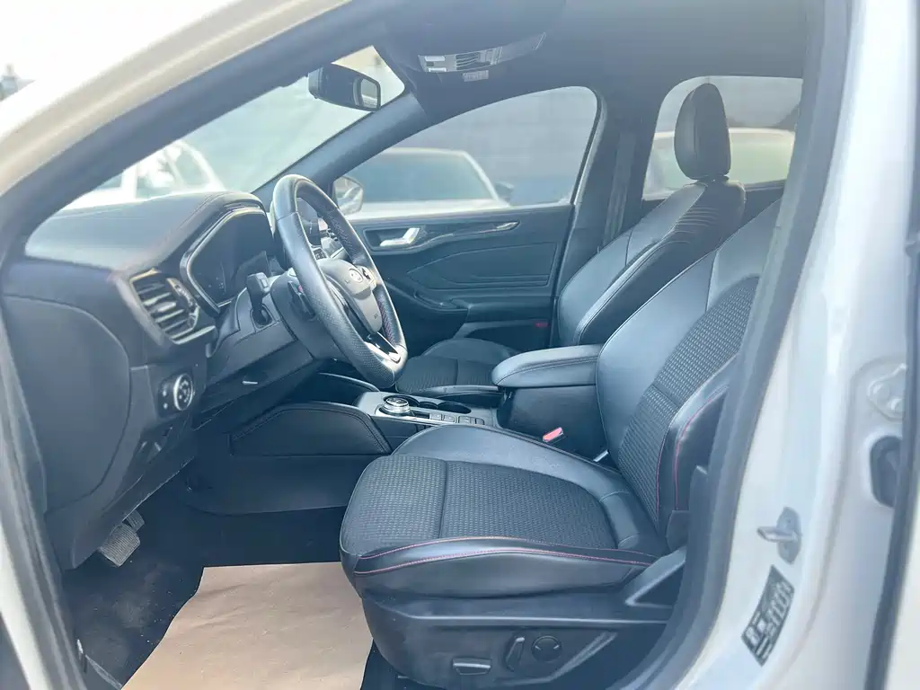 Ford Ford Focus 2021 Hatchback EcoBoost 180 Automatic ST Line 2022 - thumbnail 5