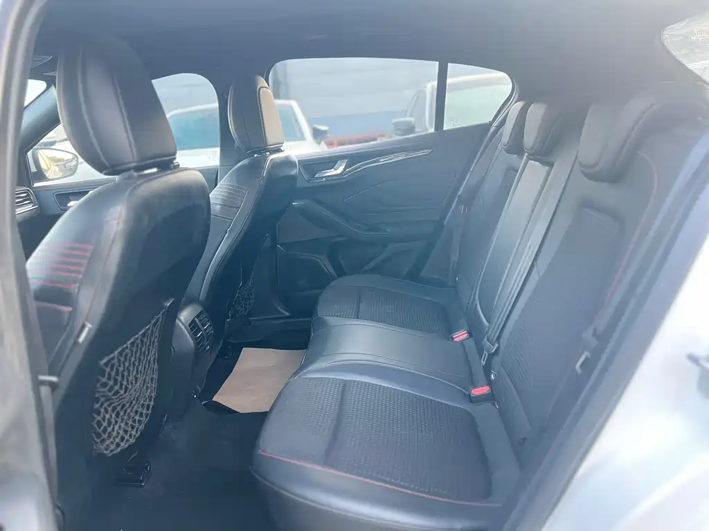 Ford Ford Focus 2021 Hatchback EcoBoost 180 Automatic ST Line 2022 - thumbnail 6