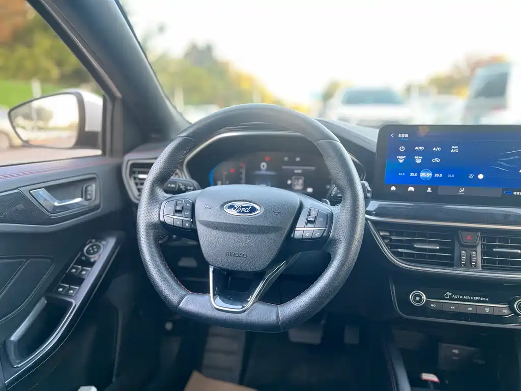 Ford Ford Focus 2021 Hatchback EcoBoost 180 Automatic ST Line 2022 - thumbnail 8