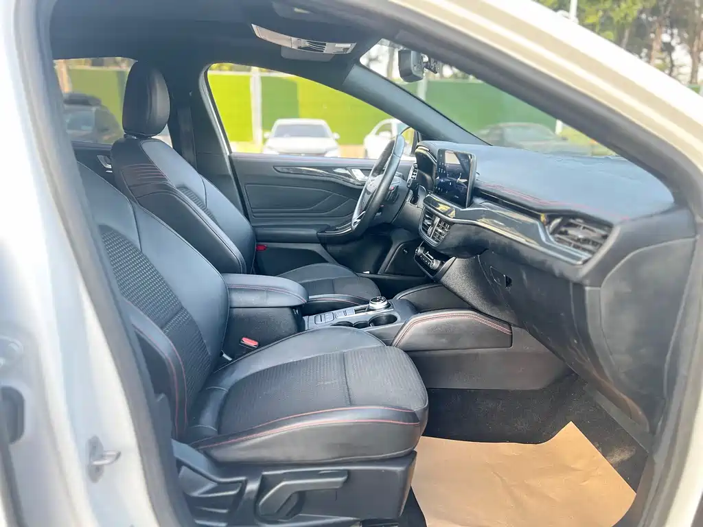 Ford Ford Focus 2021 Hatchback EcoBoost 180 Automatic ST Line 2022 - thumbnail 10