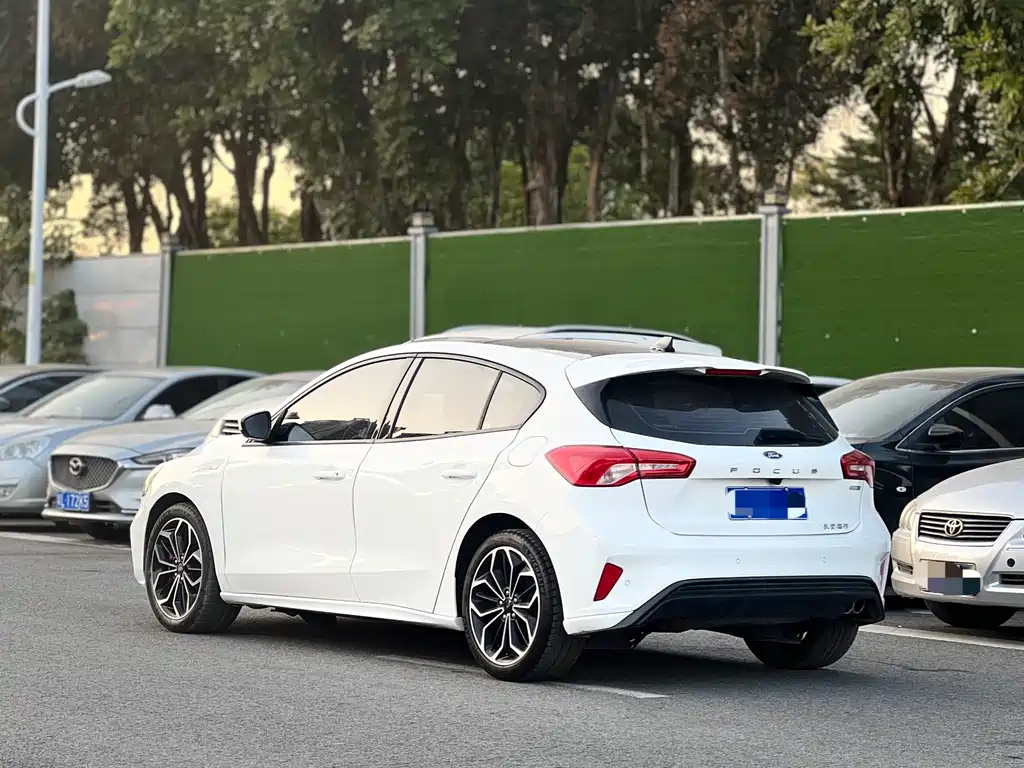 Ford Ford Focus 2021 Hatchback EcoBoost 180 Automatic ST Line 2022 - thumbnail 11