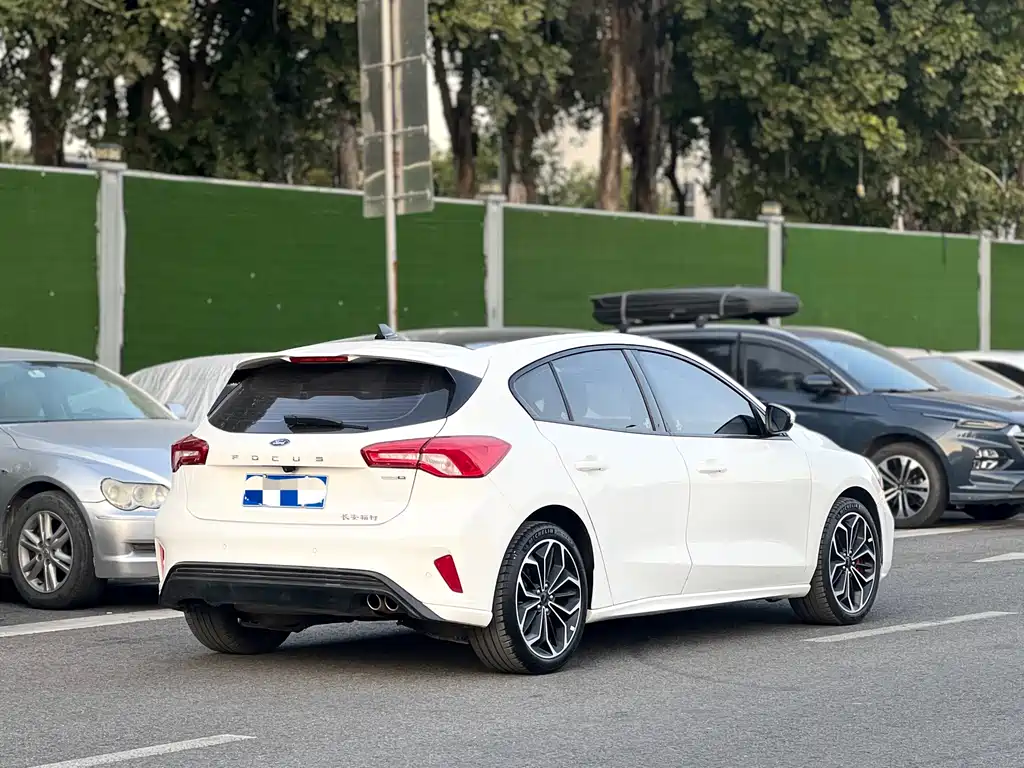 Ford Ford Focus 2021 Hatchback EcoBoost 180 Automatic ST Line 2022 - thumbnail 13