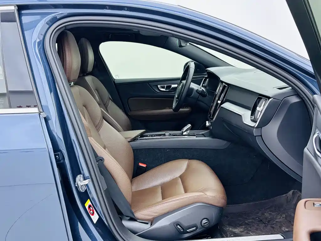 Volvo Volvo S60 2022 B4 Ultimate Luxury Edition 2022 - thumbnail 8