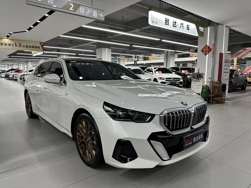 BMW BMW 5 Series 2025 530Li Leading Model M Sport Package 2025 - thumbnail 3
