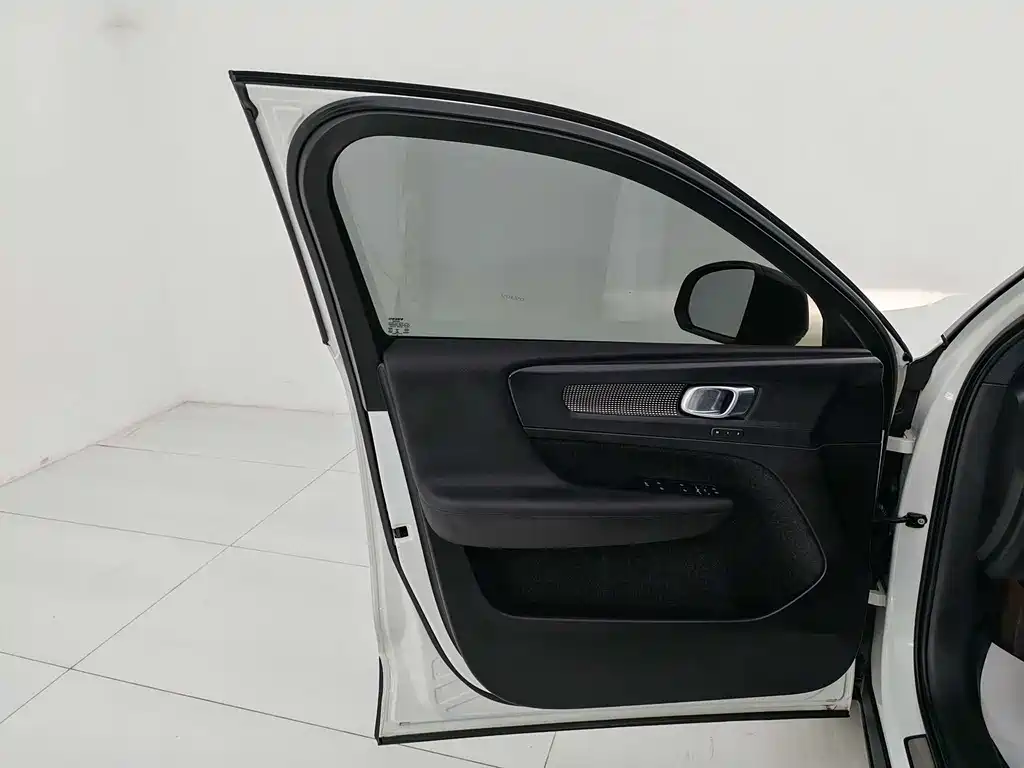 Volvo Volvo XC40 2021 T4 AWD Sport Momentum 2021 - thumbnail 5
