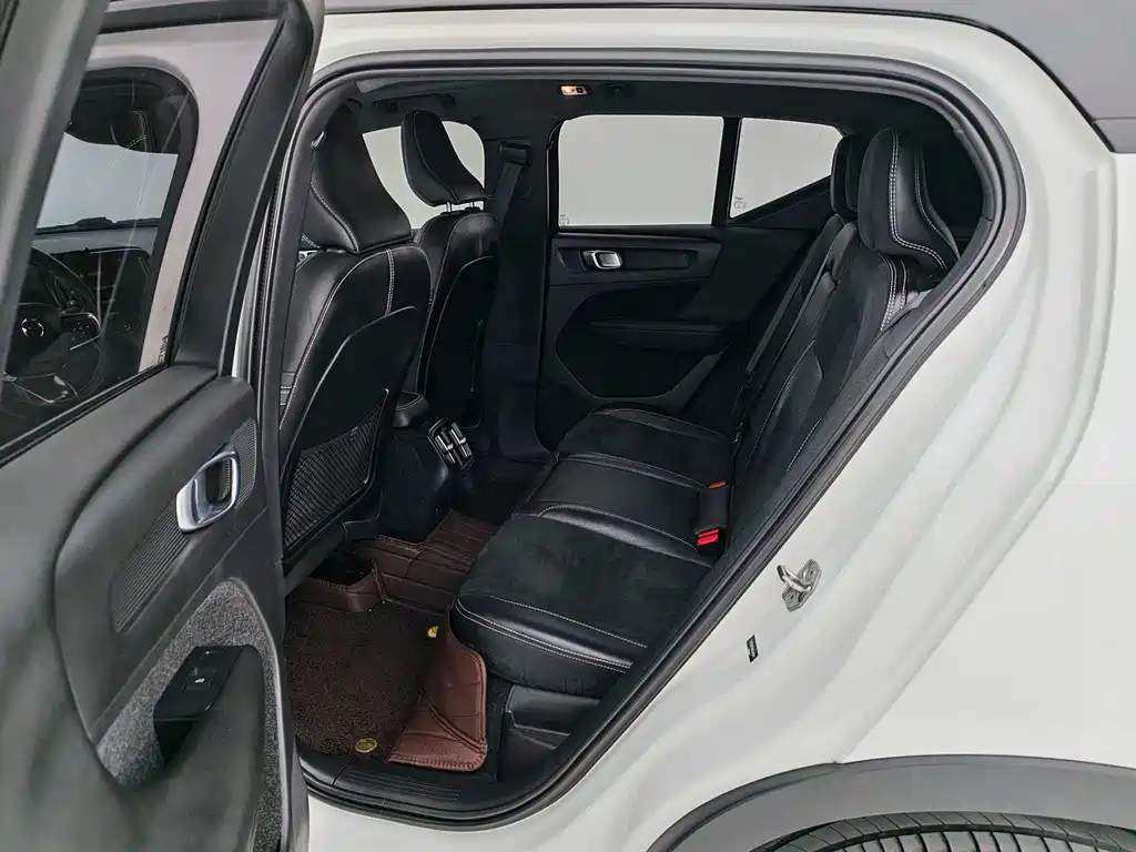 Volvo Volvo XC40 2021 T4 AWD Sport Momentum 2021 - thumbnail 6