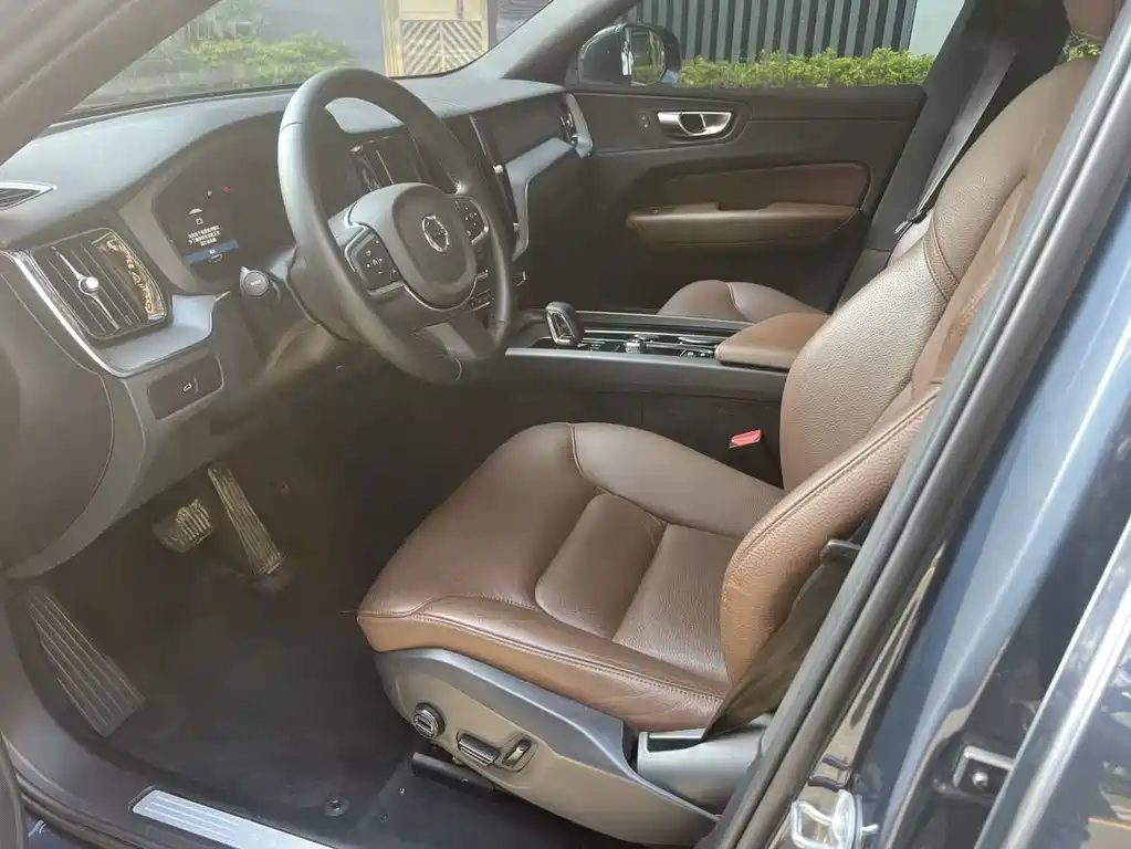 Volvo Volvo XC60 2024 B5 AWD Intelligent Luxury Edition 2023 - thumbnail 4