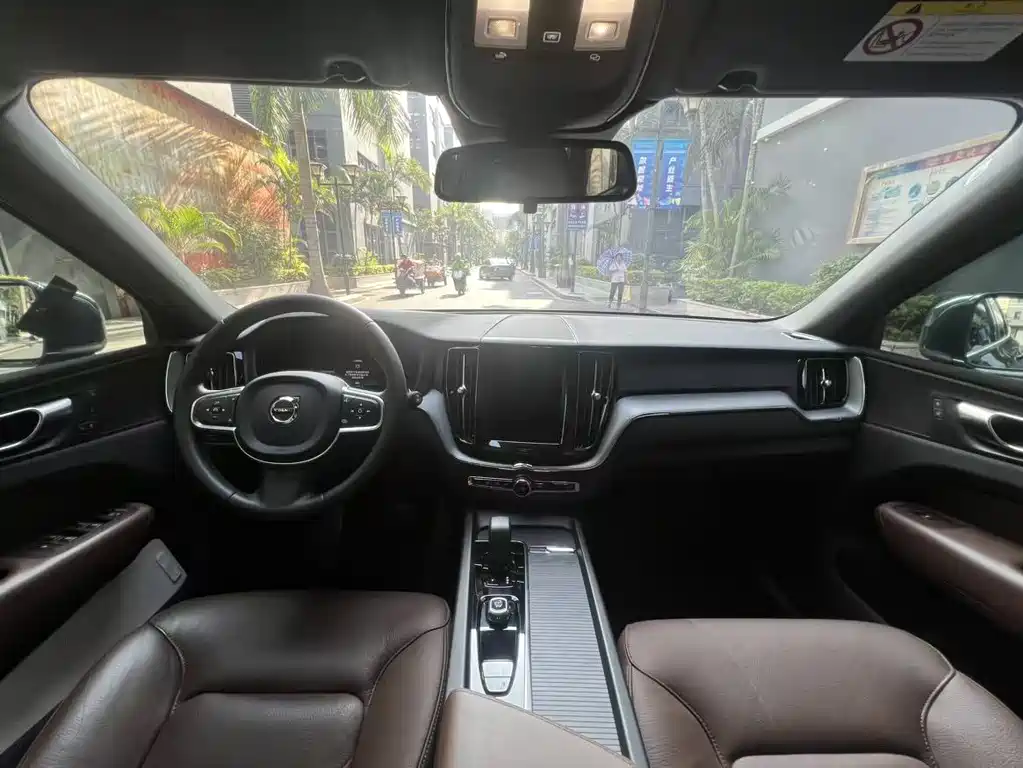 Volvo Volvo XC60 2024 B5 AWD Intelligent Luxury Edition 2023 - thumbnail 6